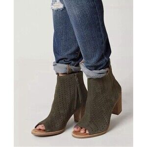 Toms Majorca Boots Womens Size 7 Chelsea Bootie Green Suede Heels Pull On